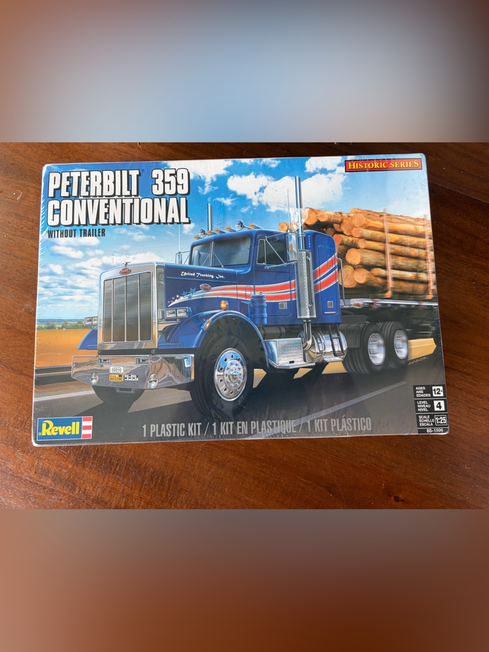 Revell Peterbilt 359 Conventional 1:25 Model Kit 85-1506 NEW Sealed Contents
